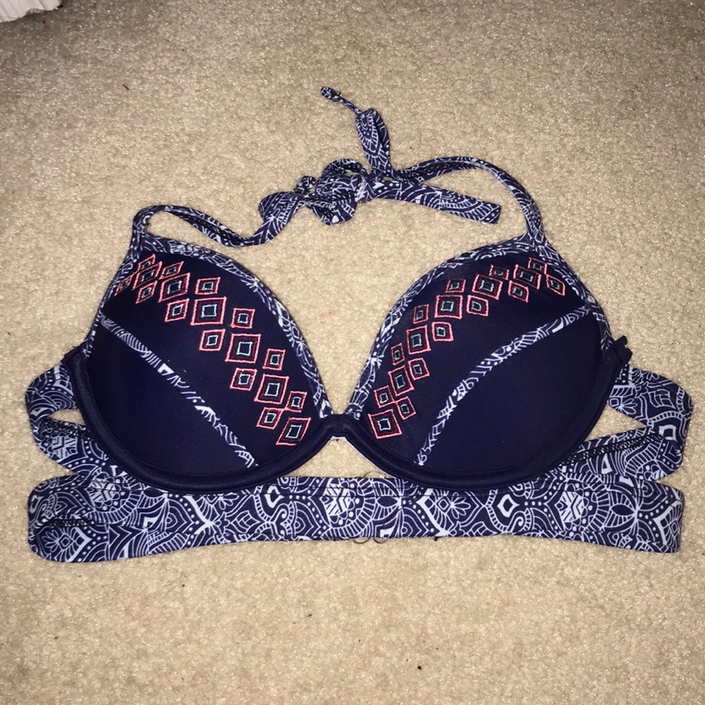 Patterned bikini top